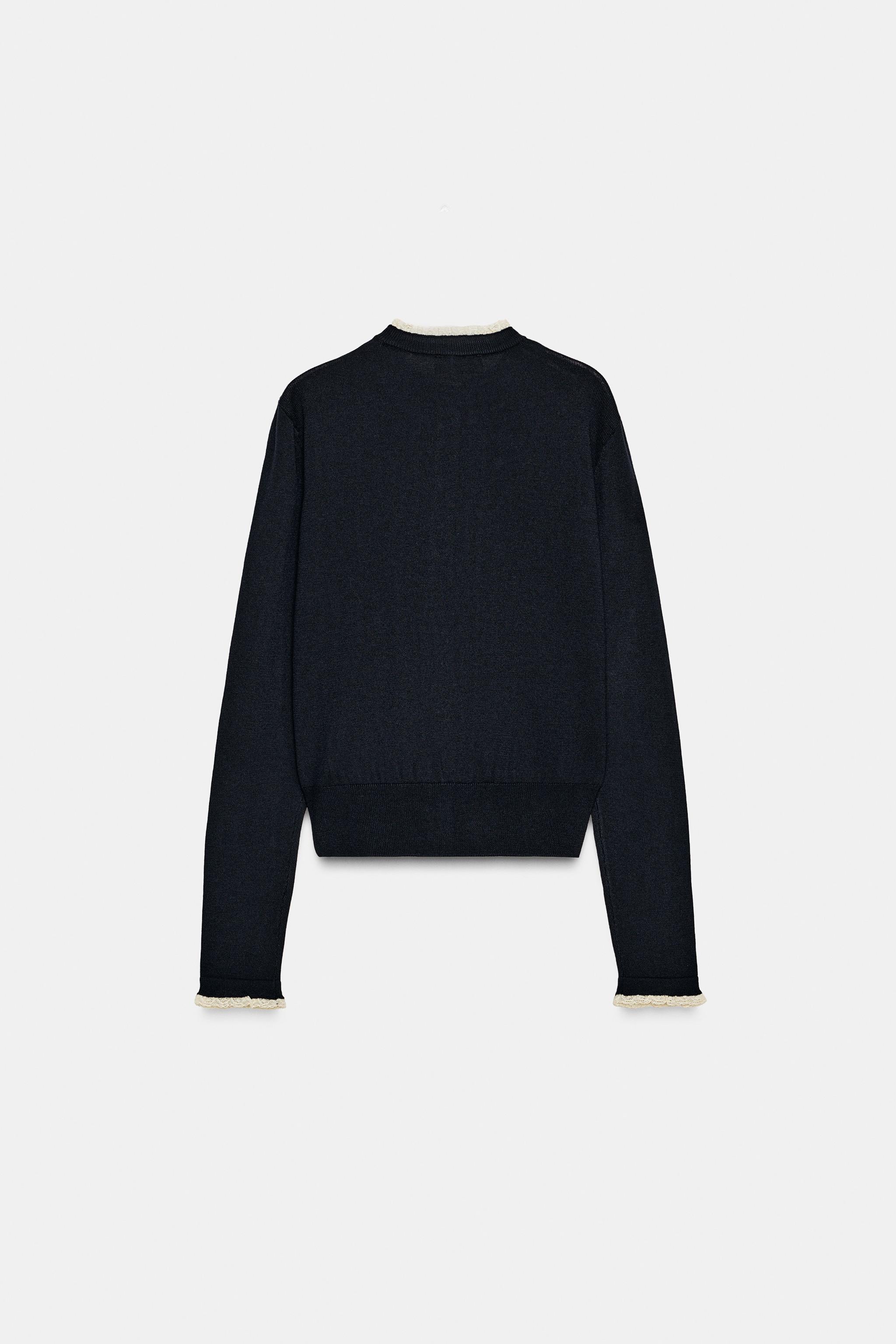 GILET EN MAILLE AVEC FINITIONS DENTELLE